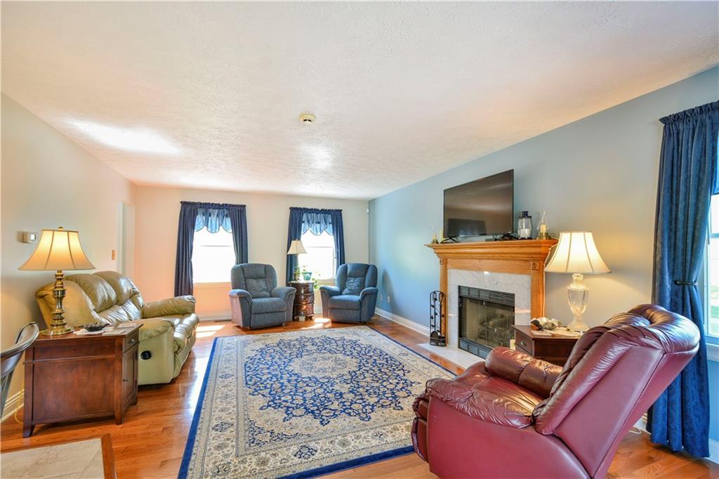 106 Countryview Drive McKees Rocks, PA 15136 - Photo 8 of 25 Living Room