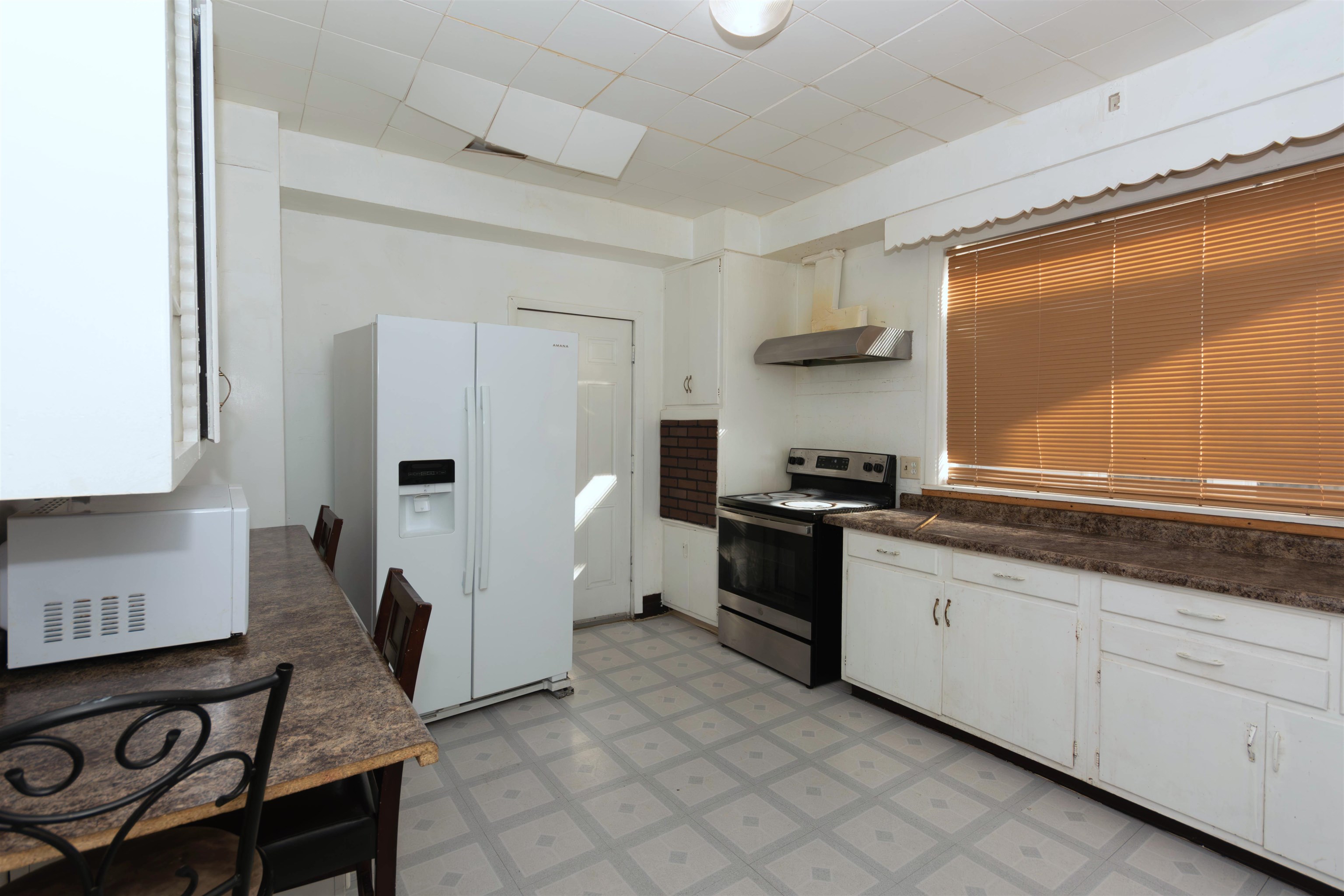 1017 Ridge Avenue Rockford, IL 61103 - Photo 8 of 20 a kitchen with stainless steel appliances granite countertop a refrigerator and a stove