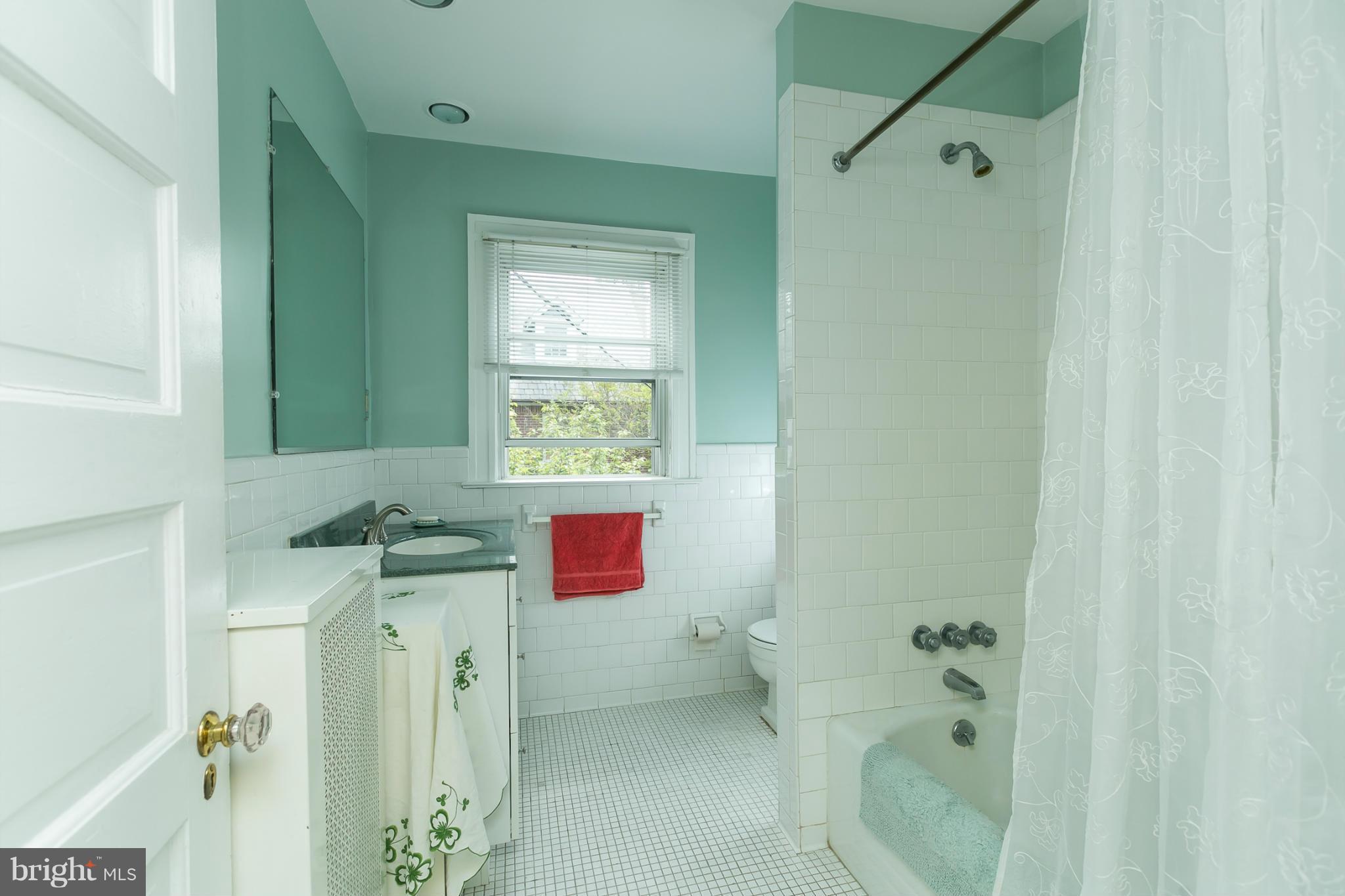 4312 Roland Avenue Baltimore, MD 21210 - Photo 17 of 30 Bath