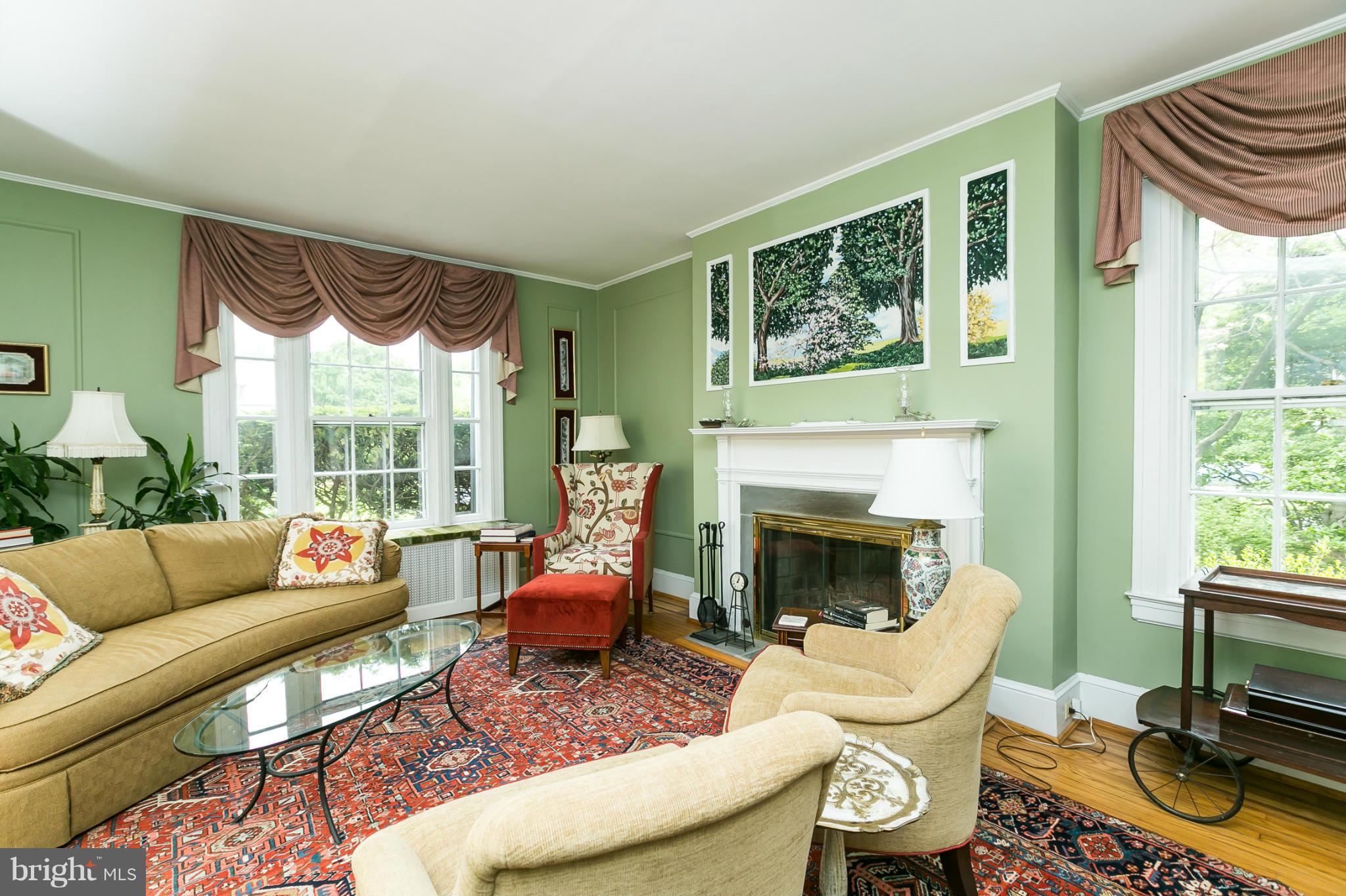 4312 Roland Avenue Baltimore, MD 21210 - Photo 3 of 30 Living Room