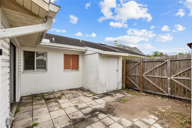 a view of back yard of the house