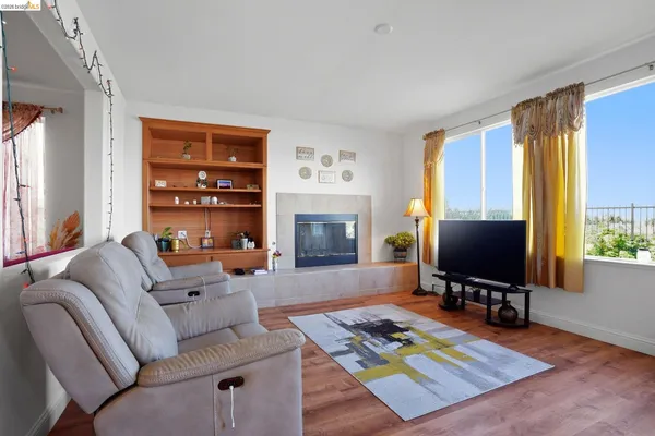 $998,000 | 106 White Cap Cove, Hercules, CA 94547