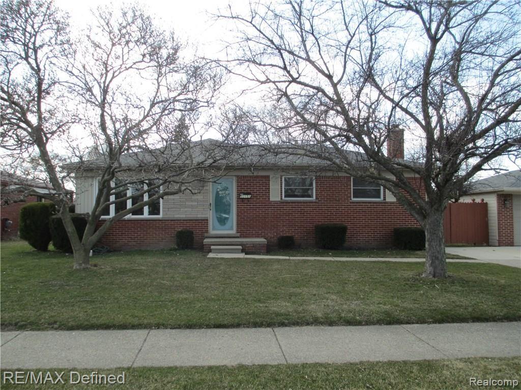32151 Hayes Road Warren, MI 48088 - Photo 4 of 28 IMG_9919.JPG