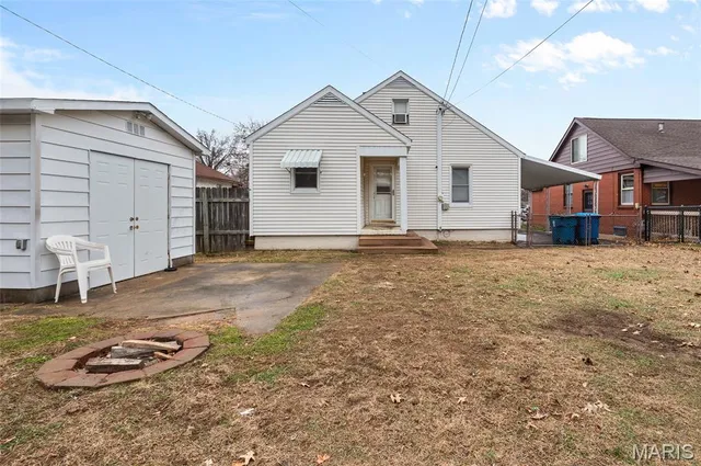 $150,000 | 340 South 10th Street, Wood River, IL 62095