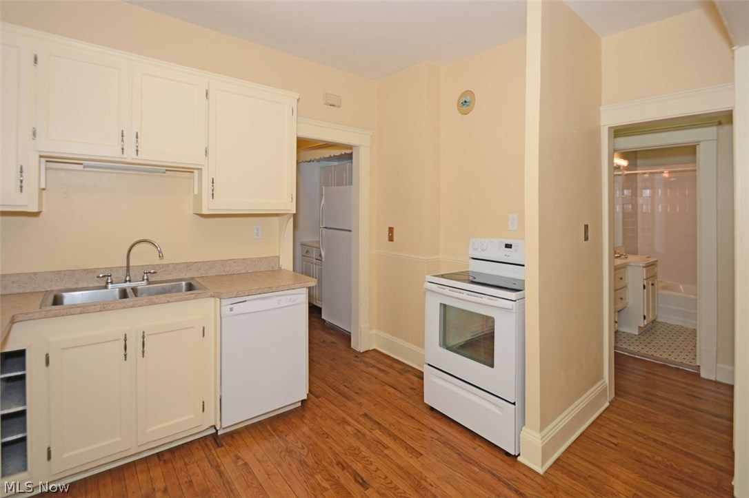 1507 Crest Road Cleveland, OH 44121 - Photo 17 of 34