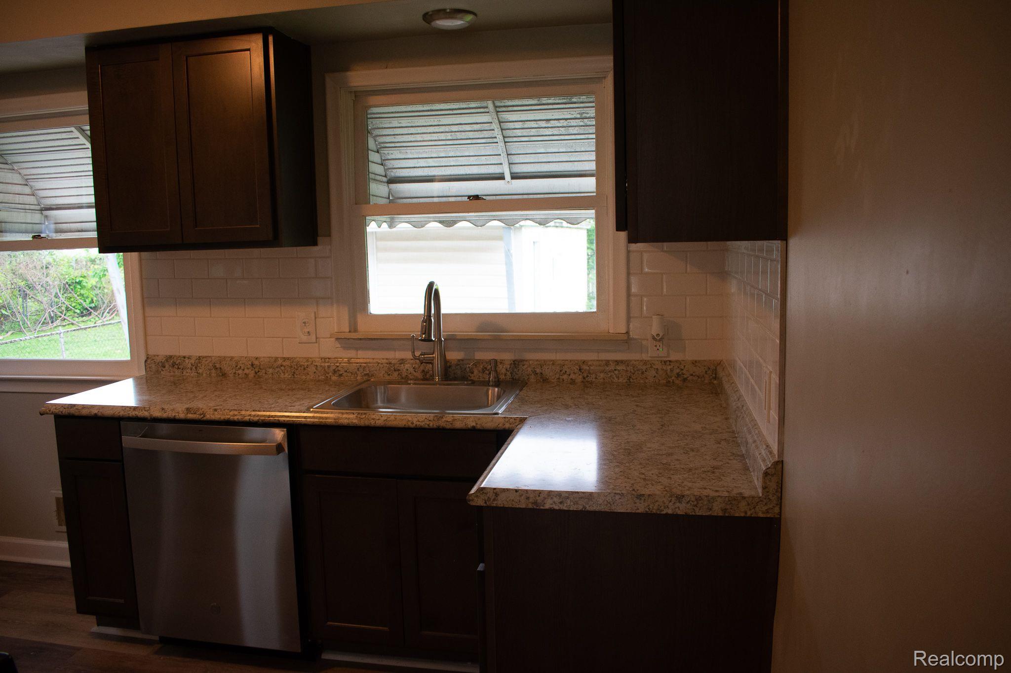 376 Sherbourne Street Inkster, MI 48141 - Photo 3 of 24 Gallery Image 3