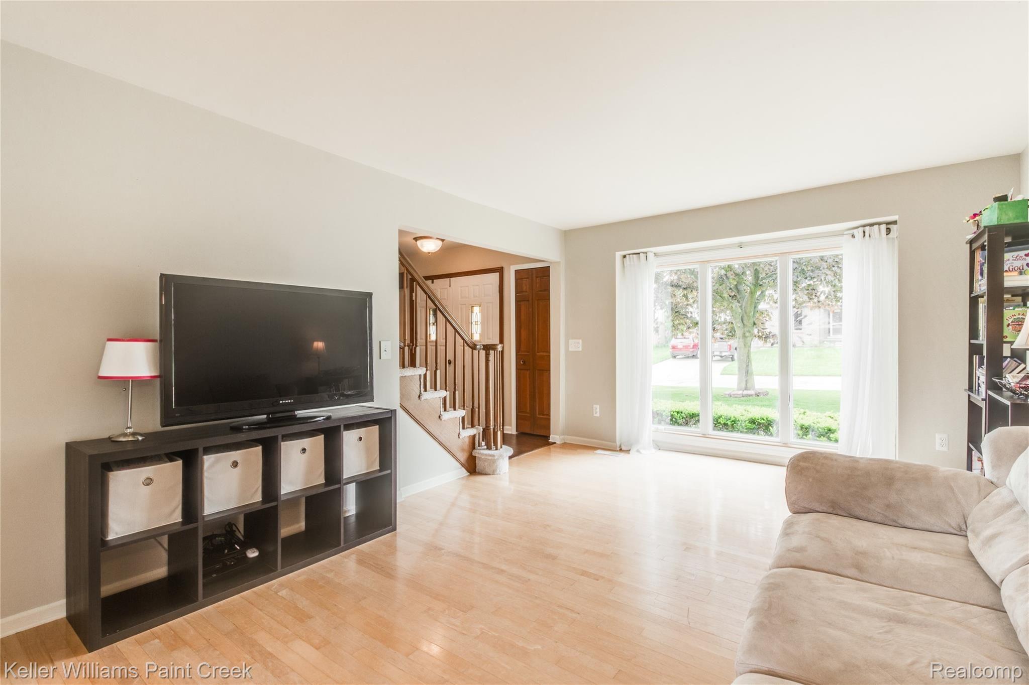 2625 Winter Park Road Rochester, MI 48309 - Photo 9 of 45 INTERIORS (8 of 42).jpg