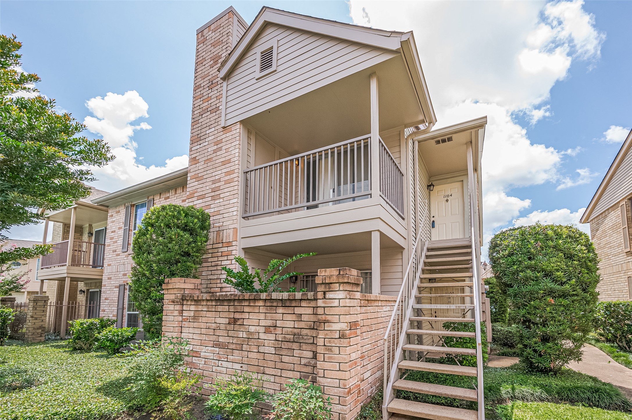 3100 Jeanetta Street, Unit 1104 Houston, TX 77063 - Photo 2 of 25 front view of a house