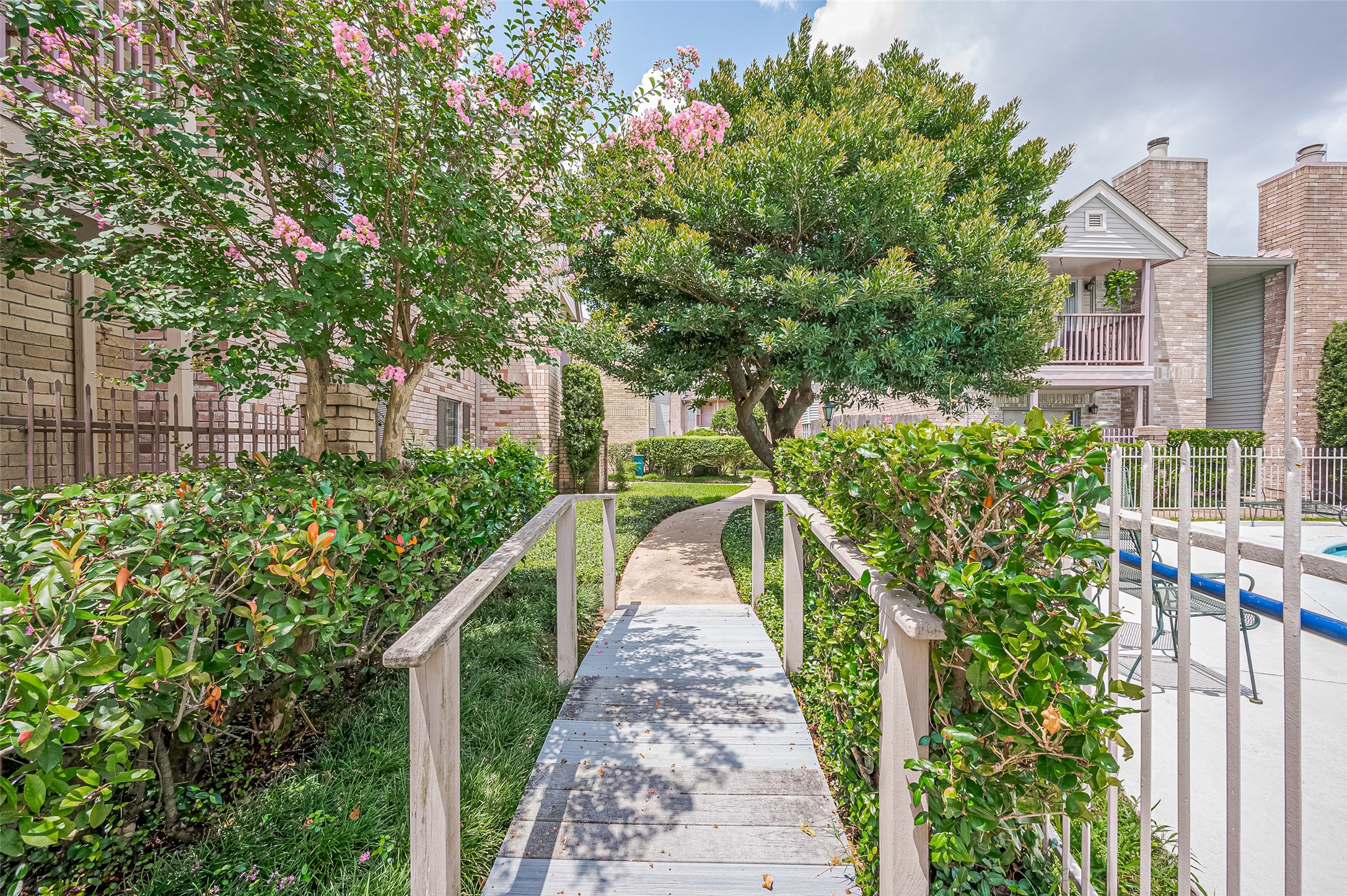 3100 Jeanetta Street, Unit 1104 Houston, TX 77063 - Photo 23 of 25 a view of a pathway both side of house