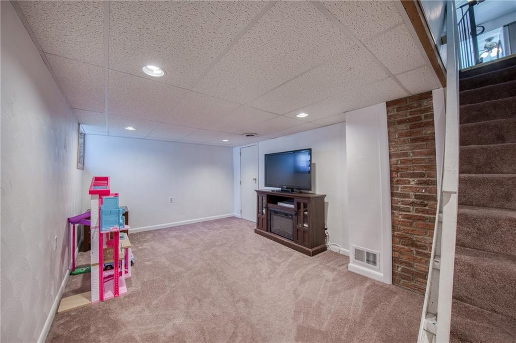 902 Foster Street Clairton, PA 15025 - Photo 26 of 45