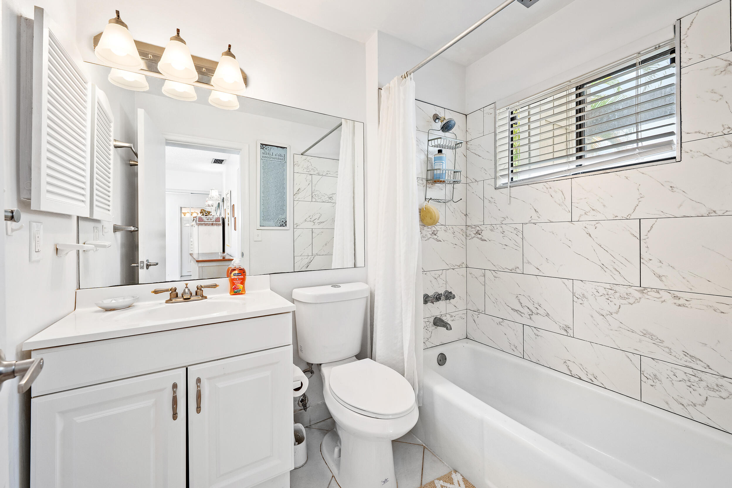 1605 U S 1, Unit 13G Jupiter, FL 33477 - Photo 15 of 23 Guest Bathroom