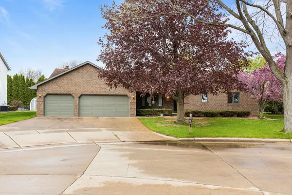 $499,900 | 21 Kensington Court, Appleton, WI 54915