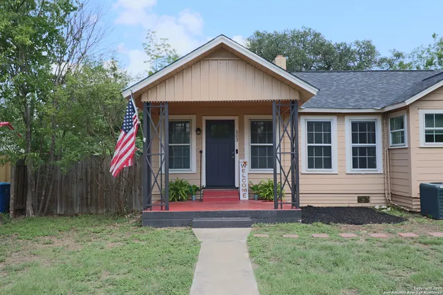 $1,900 | 503 South Lewis Avenue, Kerrville, TX 78028