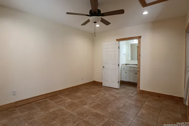 $1,900 | 503 South Lewis Avenue, Kerrville, TX 78028