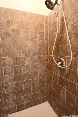 $1,900 | 503 South Lewis Avenue, Kerrville, TX 78028