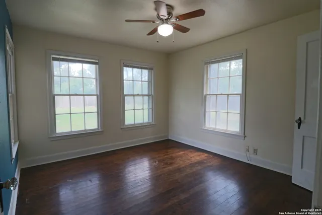 $1,900 | 503 South Lewis Avenue, Kerrville, TX 78028