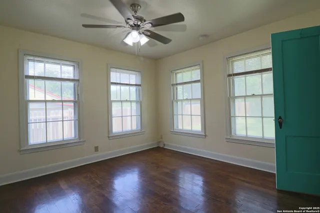 $1,900 | 503 South Lewis Avenue, Kerrville, TX 78028