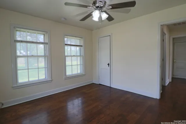 $1,900 | 503 South Lewis Avenue, Kerrville, TX 78028