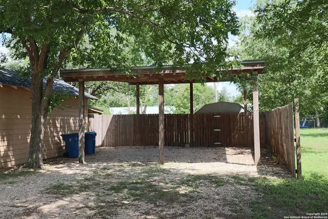 $1,900 | 503 South Lewis Avenue, Kerrville, TX 78028