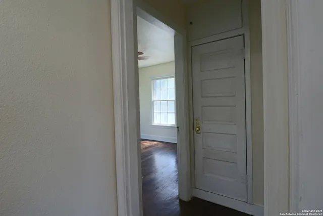 $1,900 | 503 South Lewis Avenue, Kerrville, TX 78028