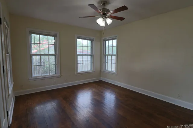 $1,900 | 503 South Lewis Avenue, Kerrville, TX 78028