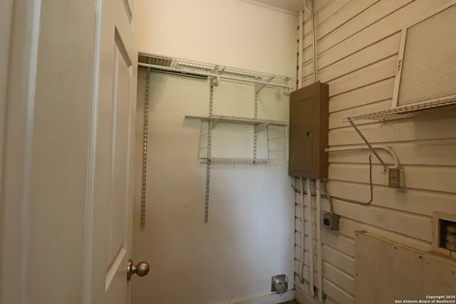 $1,900 | 503 South Lewis Avenue, Kerrville, TX 78028