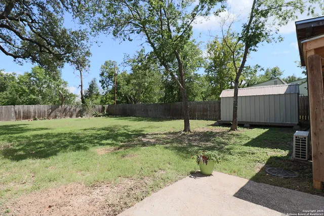 $1,900 | 503 South Lewis Avenue, Kerrville, TX 78028