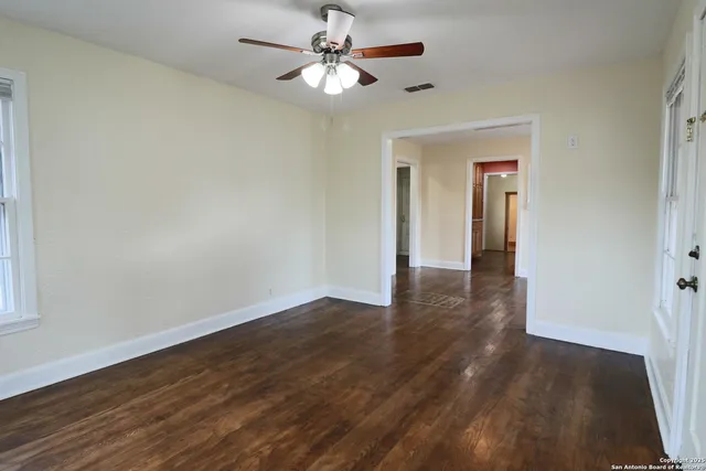 $1,900 | 503 South Lewis Avenue, Kerrville, TX 78028