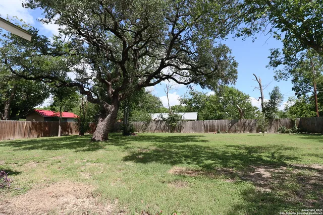 $1,900 | 503 South Lewis Avenue, Kerrville, TX 78028