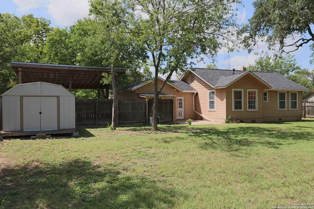 $1,900 | 503 South Lewis Avenue, Kerrville, TX 78028