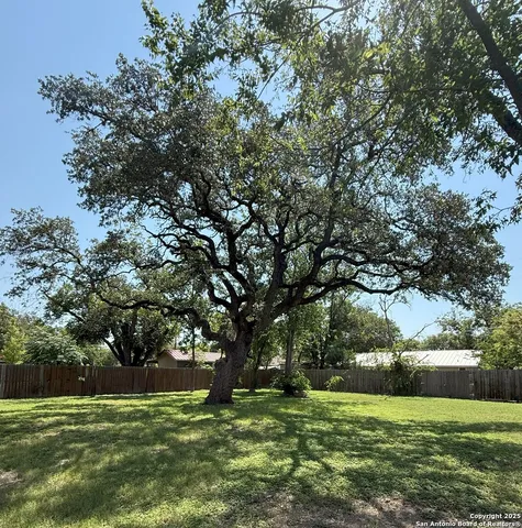 $1,900 | 503 South Lewis Avenue, Kerrville, TX 78028