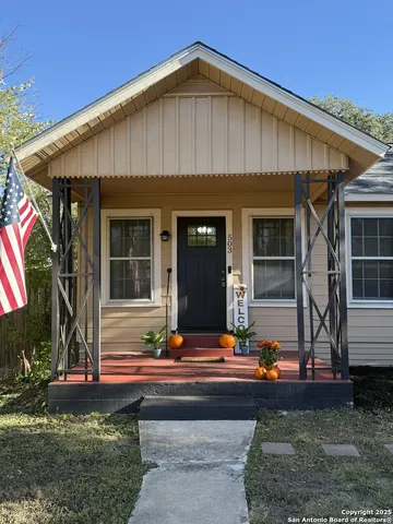 $1,900 | 503 South Lewis Avenue, Kerrville, TX 78028