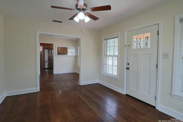 $1,900 | 503 South Lewis Avenue, Kerrville, TX 78028