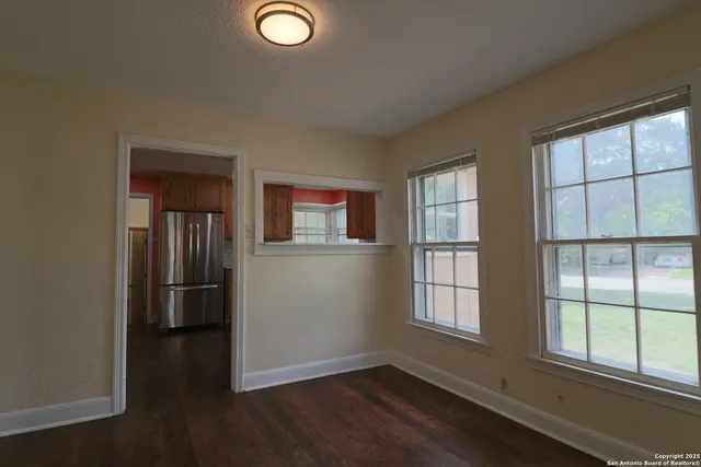 $1,900 | 503 South Lewis Avenue, Kerrville, TX 78028