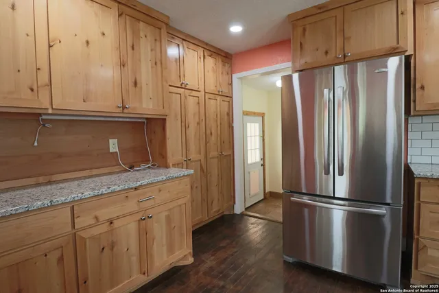 $1,900 | 503 South Lewis Avenue, Kerrville, TX 78028