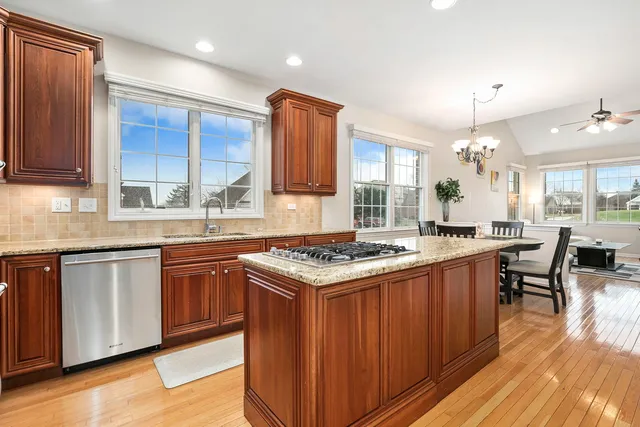 $650,000 | 1 Open Parkway North, Hawthorn Woods, IL 60047