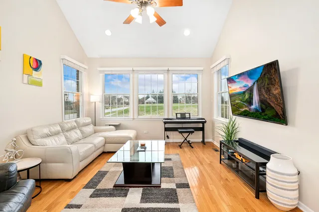 $650,000 | 1 Open Parkway North, Hawthorn Woods, IL 60047