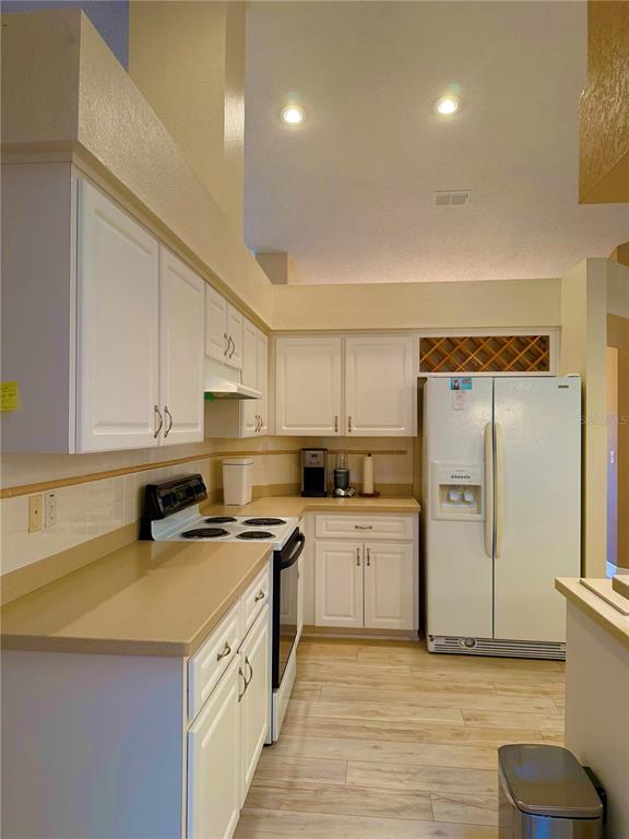 9448 Tooke Shore Drive Weeki Wachee, FL 34613 - Photo 5 of 27