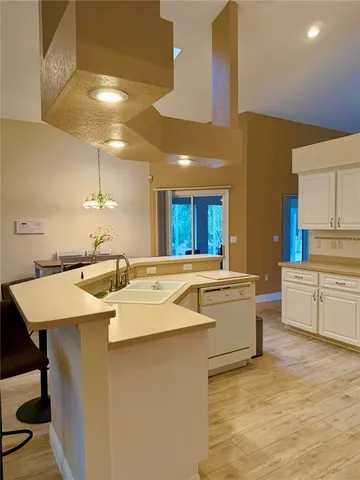 $2,300 | 9448 Tooke Shore Drive, Weeki Wachee, FL 34613