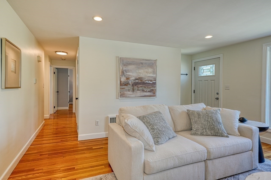 17 Pelham Road Waltham, MA 02453 - Photo 10 of 19 Gallery Image 10