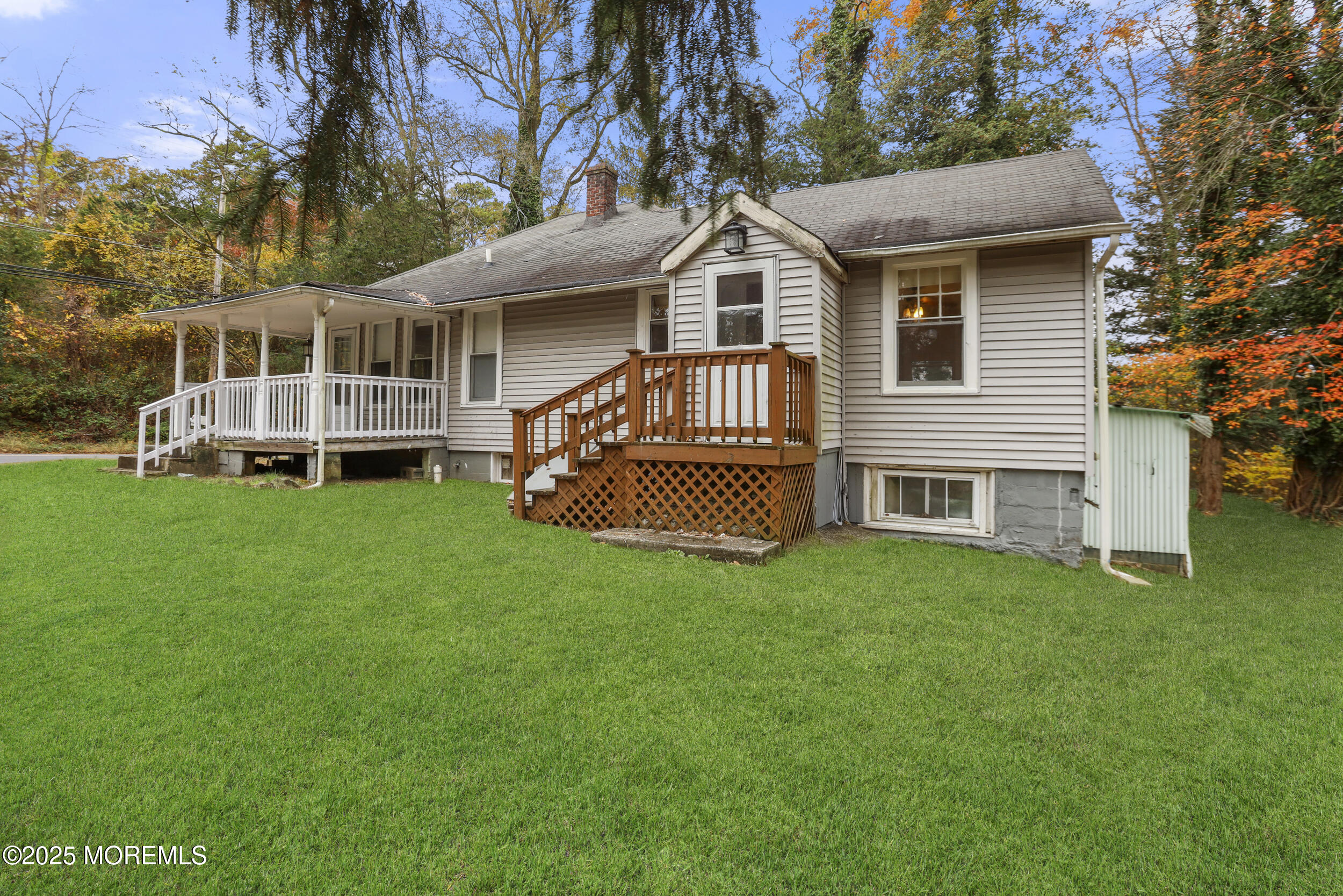 61 Cassville Road Jackson, NJ 08527 - Photo 4 of 20 a front view of a house with a garden
