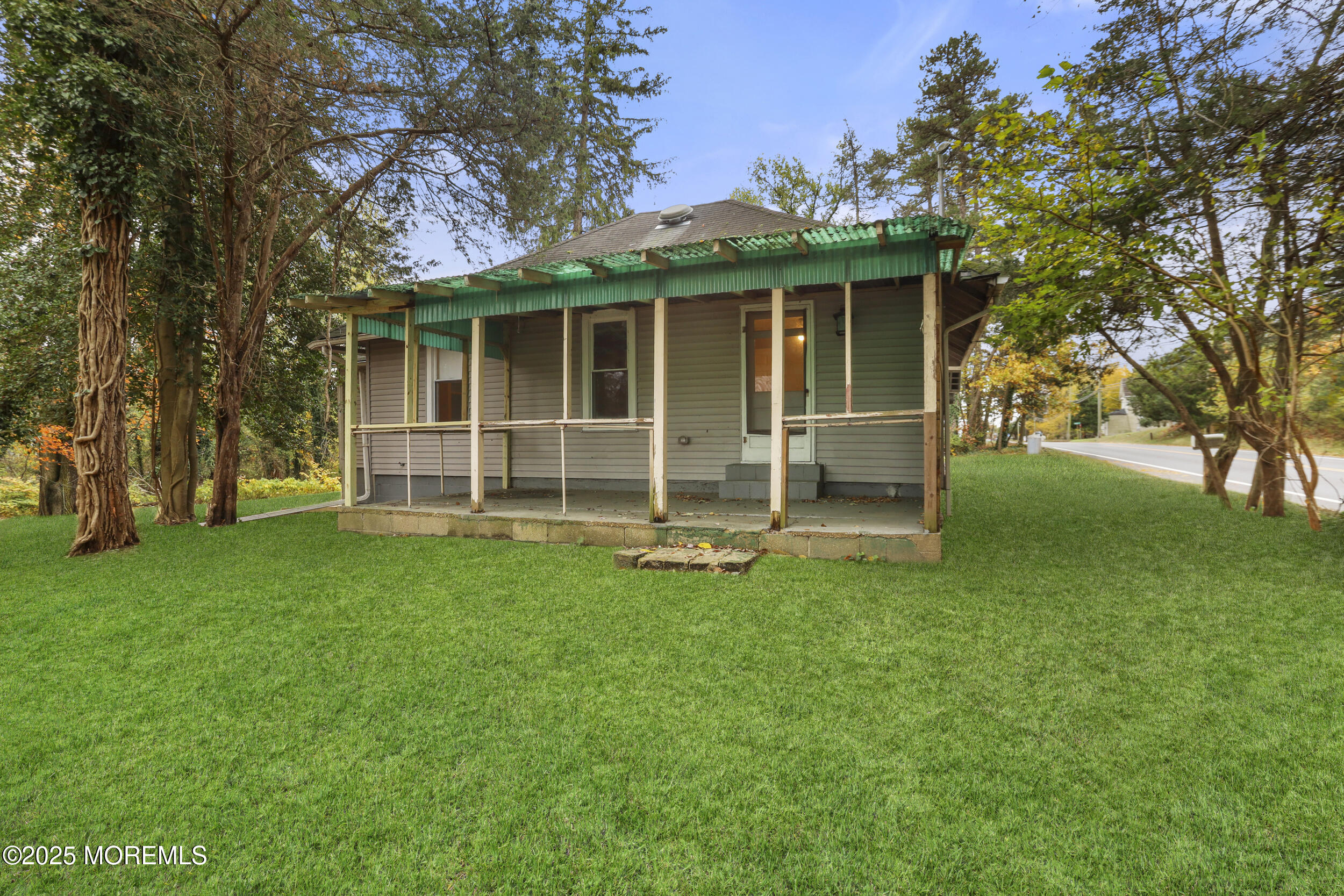61 Cassville Road Jackson, NJ 08527 - Photo 6 of 20 front view of a house with a garden
