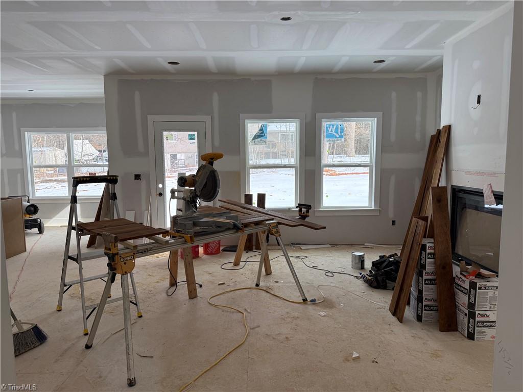221 Fisher Road Madison, NC 27025 - Photo 4 of 10 Living room