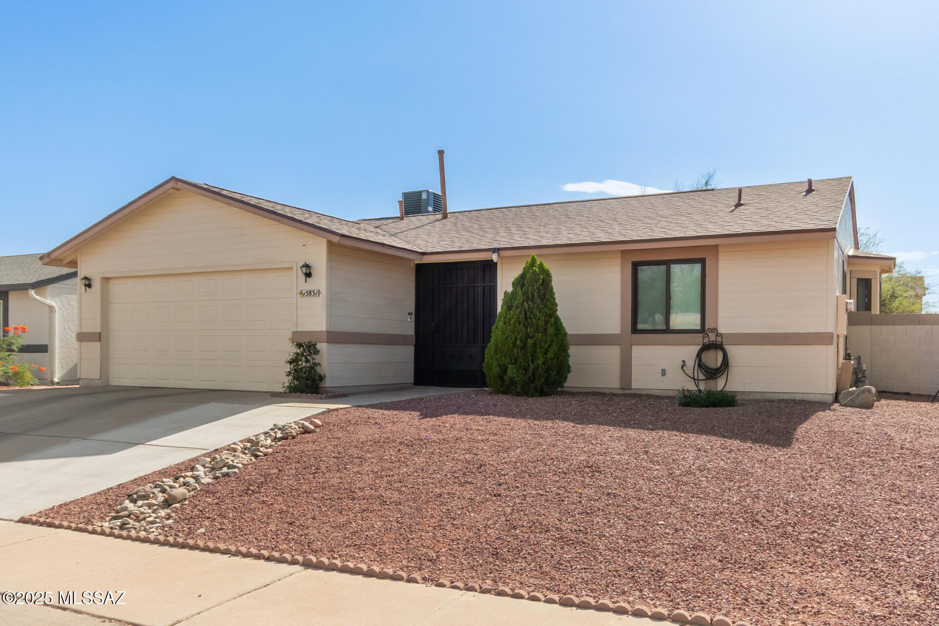 5831 North Moonbrook Road Tucson, AZ 85741 - Photo 4 of 29