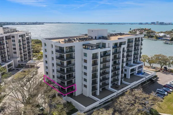 $1,250,000 | 8 Belleview Boulevard, Unit 203, Belleair, FL 33756