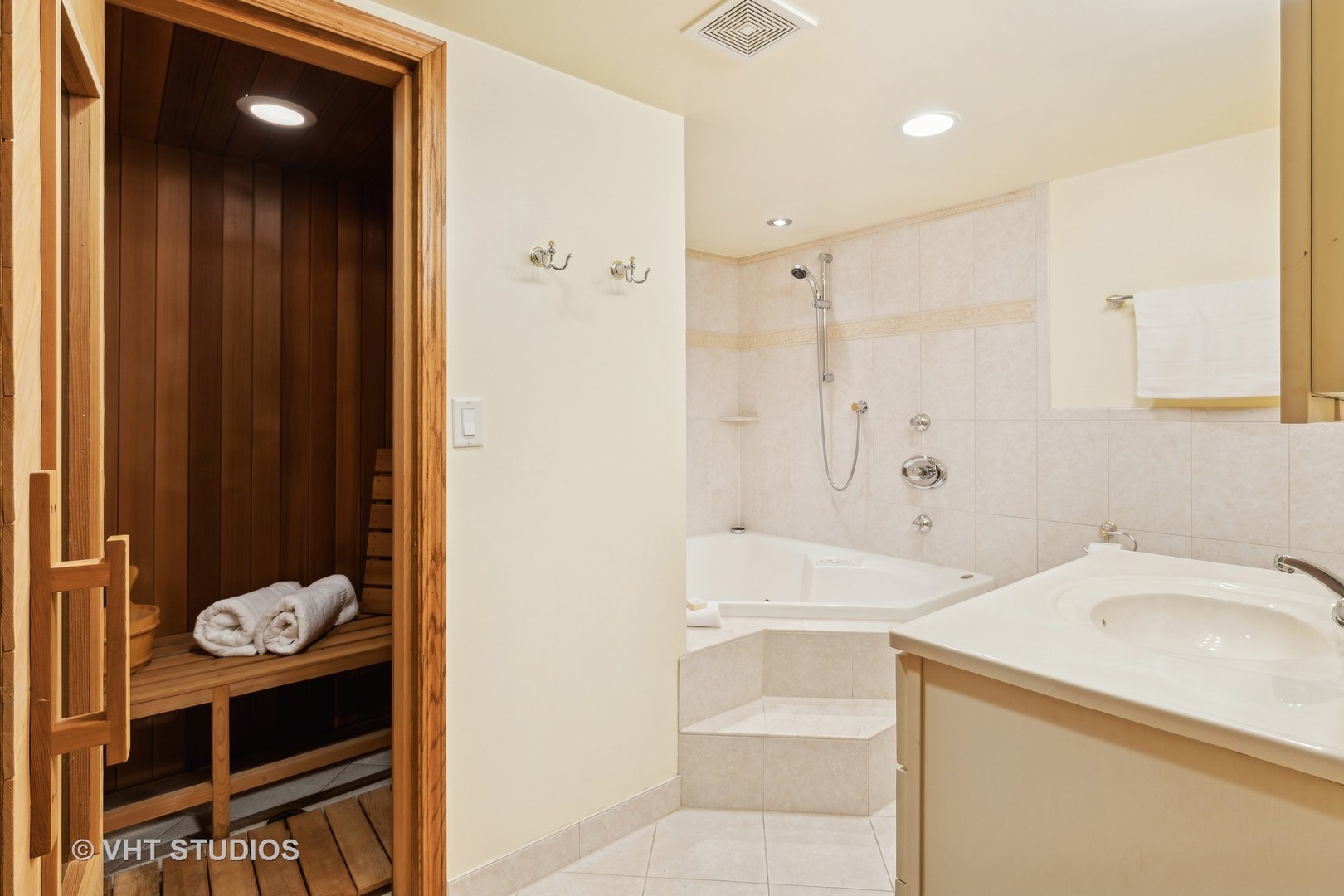 1911 Birch Street Park Ridge, IL 60068 - Photo 22 of 29 Gallery Image 22