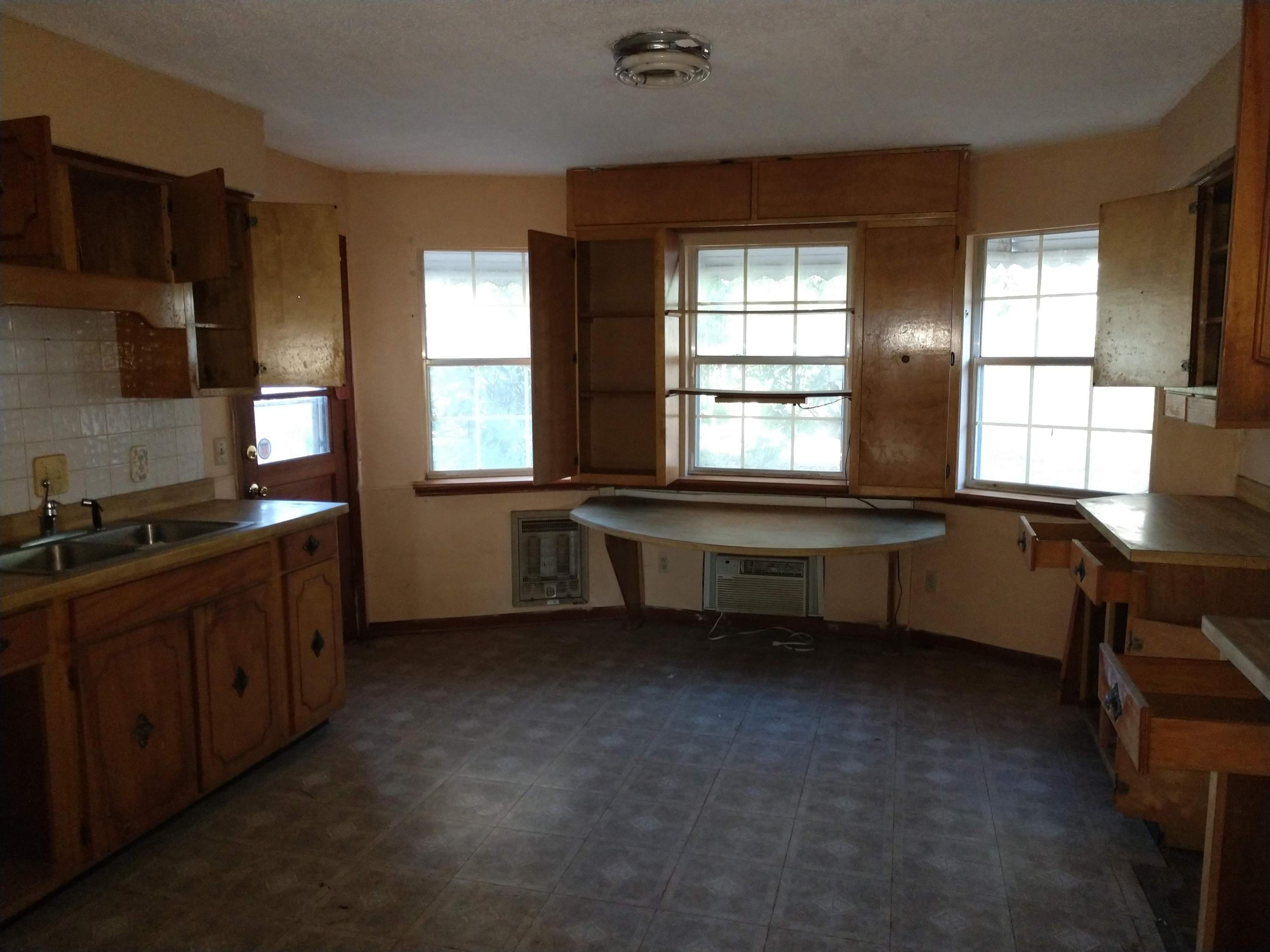 1427 Williams Road Hixson, TN 37343 - Photo 9 of 11 KITCHEN