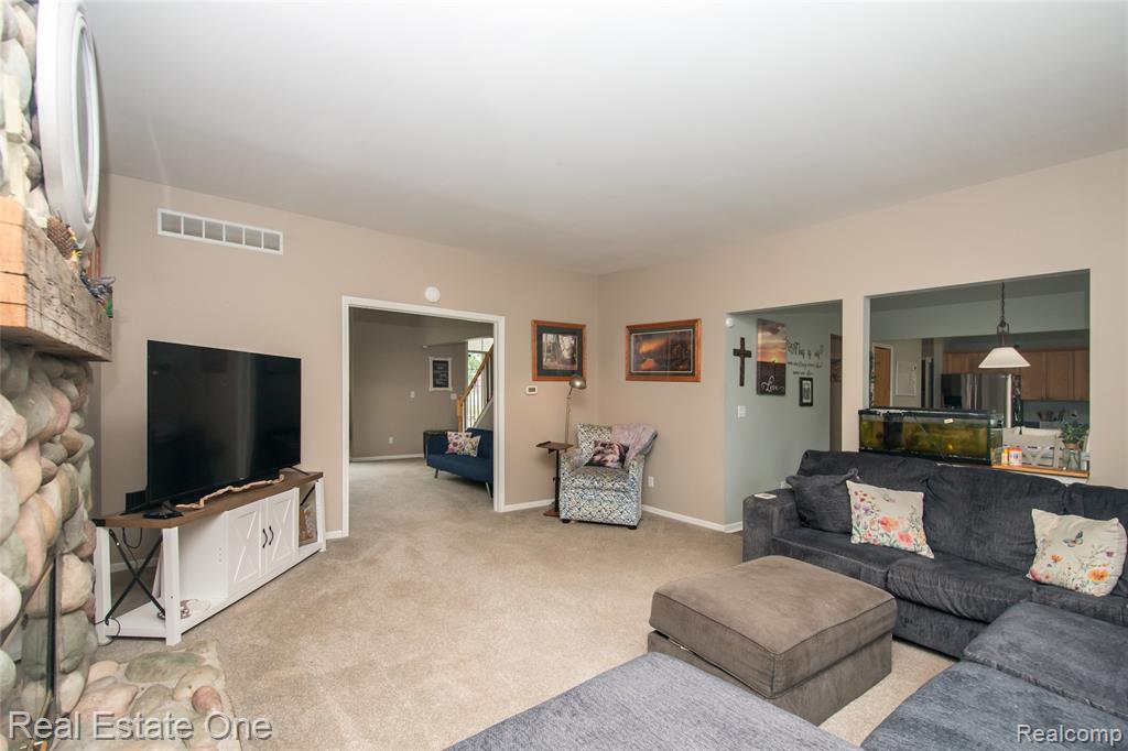 145 Stockbridge Road Webberville, MI 48892 - Photo 9 of 41 Gallery Image 9