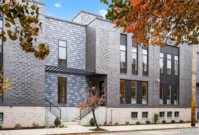 $799,000 | 215 North Sarah Street, Unit 7, St. Louis, MO 63108