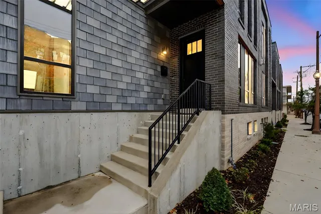 $799,000 | 215 North Sarah Street, Unit 7, St. Louis, MO 63108